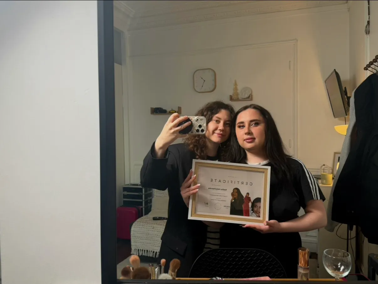 Remise du certificat PRO BROWS à une élève