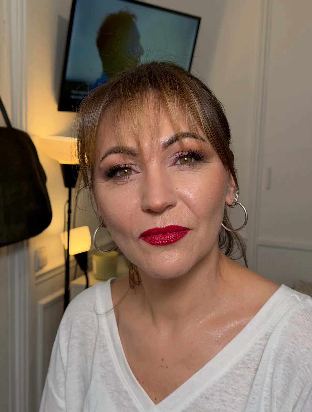 Maquillage glamour, rouge intemporel