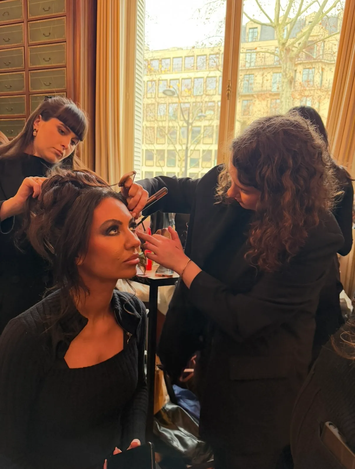 Ivanna en backstage de la Fashion Week à Paris